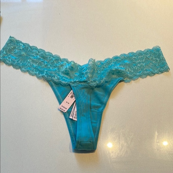 🆕 Victoria's Secret Red Tote with Assorted Panties Underwear, Size M - Picture 10 of 14